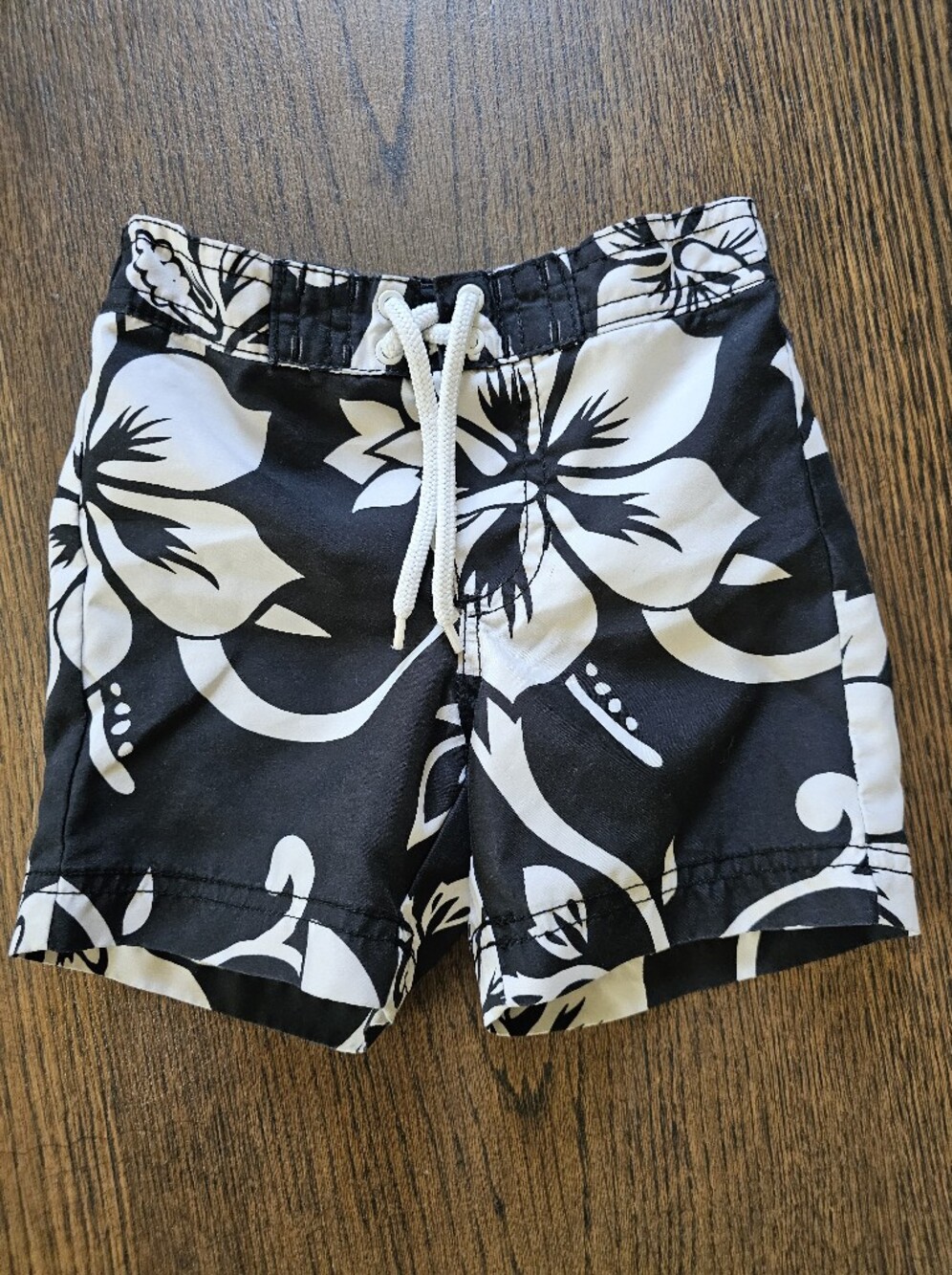 Old Navy Black & White Floral Swim Trunks Size Infant Boys 6-12 Months